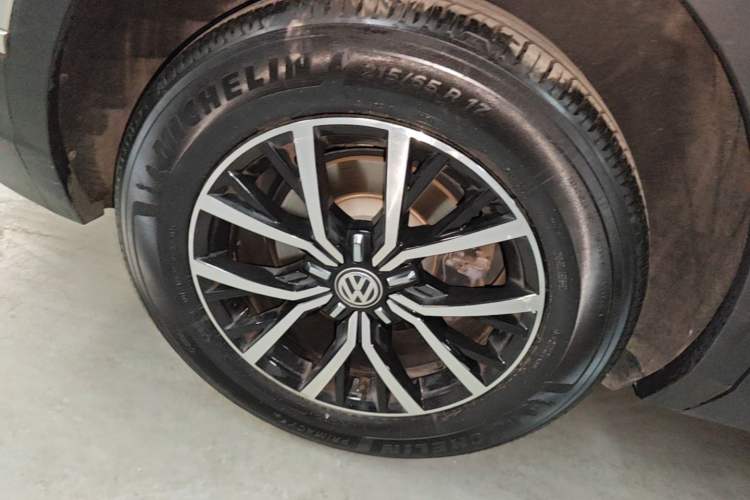 Used Volkswagen Tiguan L 2018 330TSI Automatic Two-Wheel Drive Luxury Edition Exterior 2