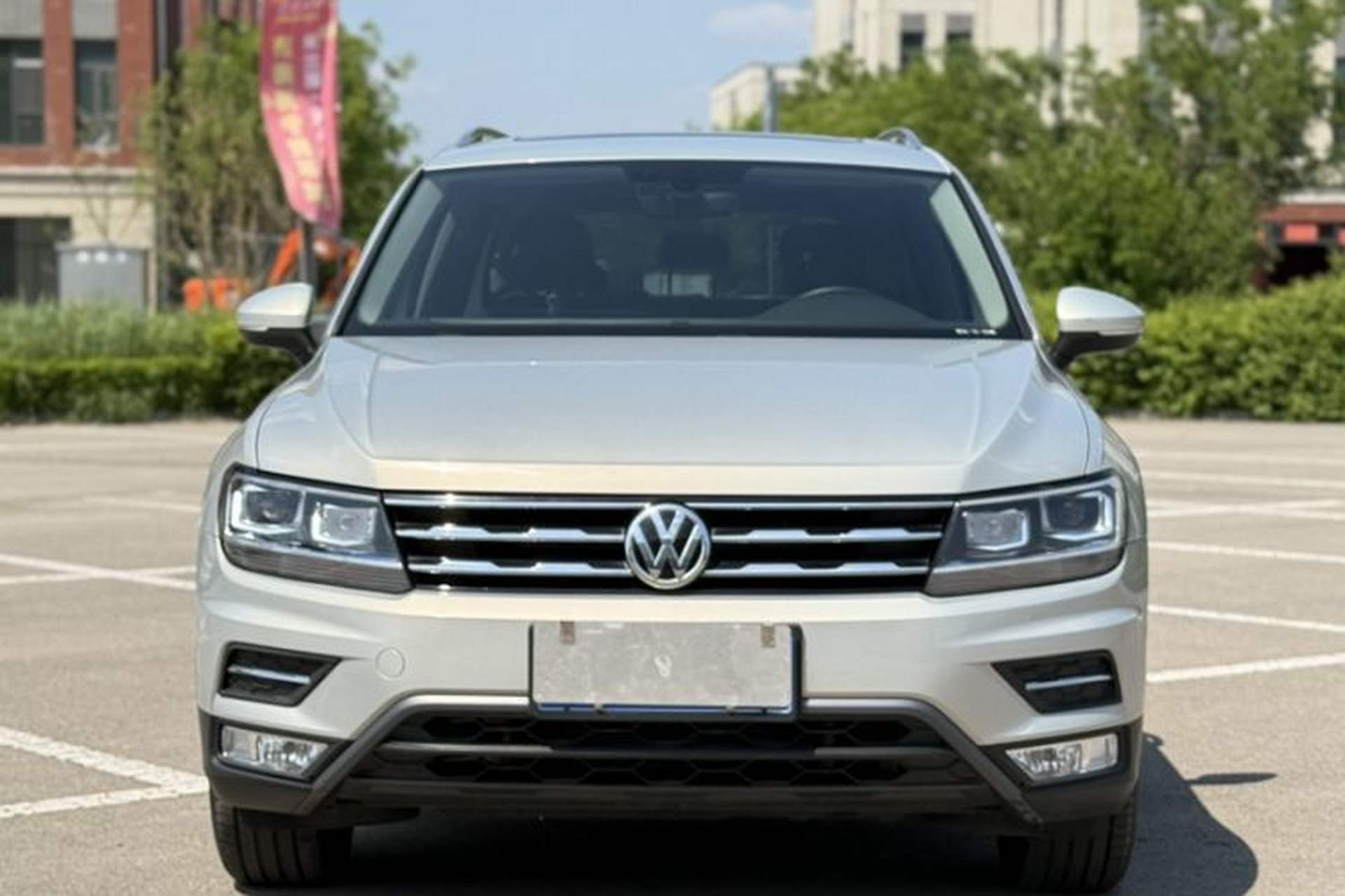 Used Volkswagen Tiguan L 2018 330TSI Automatic Two-Wheel Drive Luxury Edition Exterior 3