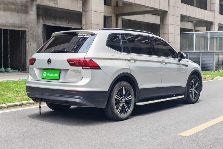 Used Volkswagen Tiguan L 2018 Revised Version 330TSI Automatic Two-Wheel Drive Trendy Edition Exterior 4
