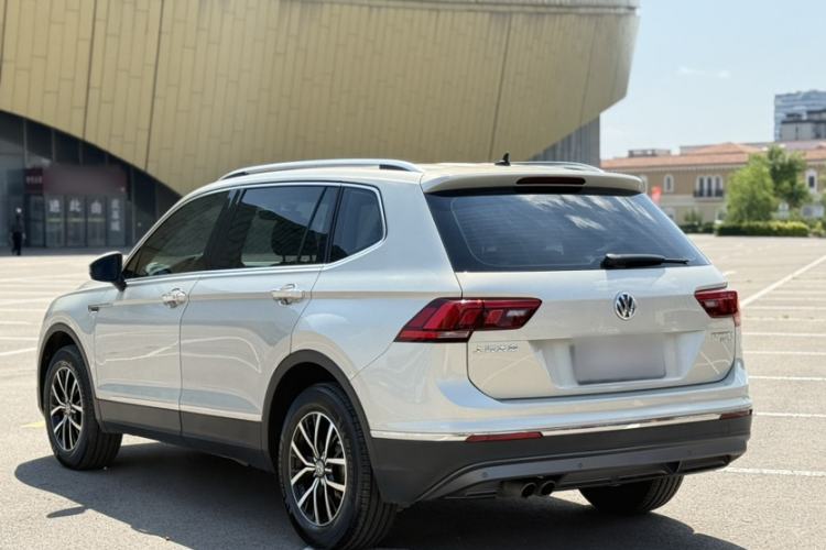 Used Volkswagen Tiguan L 2018 330TSI Automatic Two-Wheel Drive Luxury Edition Exterior 4