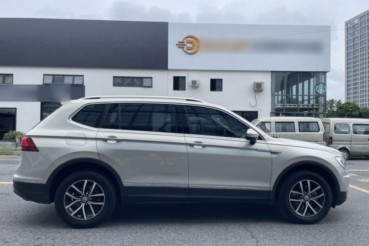 Used Volkswagen Tiguan L 2018 330TSI Automatic Two-Wheel Drive Luxury Edition Exterior 4