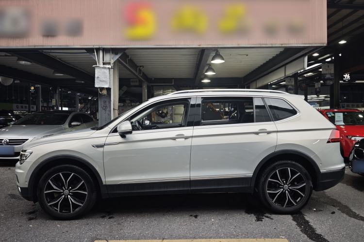Used Volkswagen Tiguan L 2018 330TSI Automatic Two-Wheel Drive Flagship Edition Exterior 4