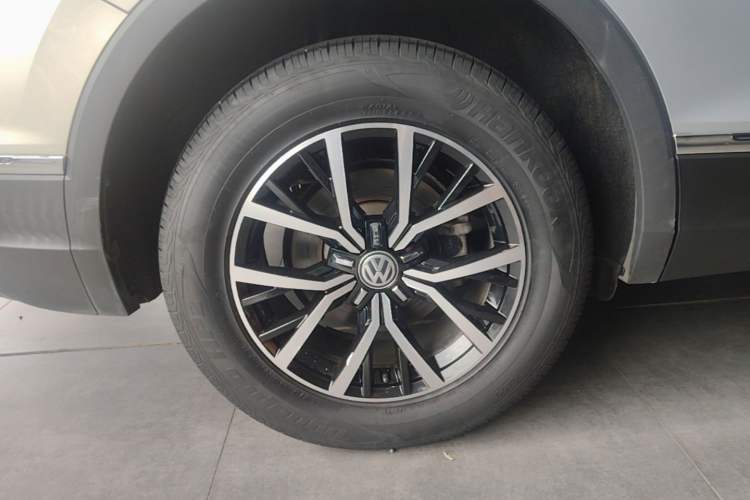 Used Volkswagen Tiguan L 2018 330TSI Automatic Two-Wheel Drive Luxury Edition Exterior 5