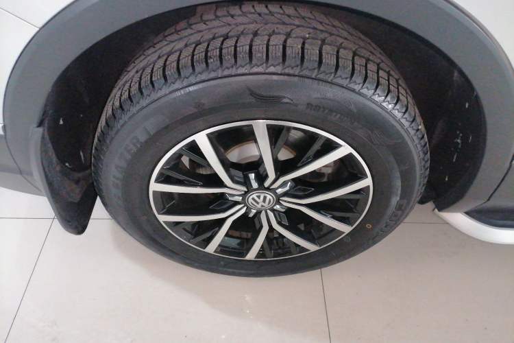 Used Volkswagen Tiguan L 2018 330TSI Automatic Two-Wheel Drive Luxury Edition Exterior 5