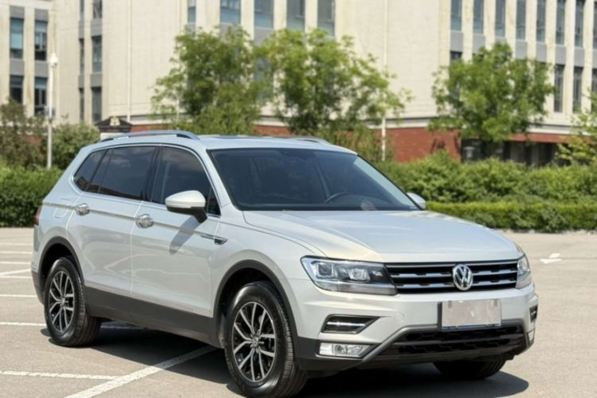 Used Volkswagen Tiguan L 2018 330TSI Automatic Two-Wheel Drive Luxury Edition Exterior 7