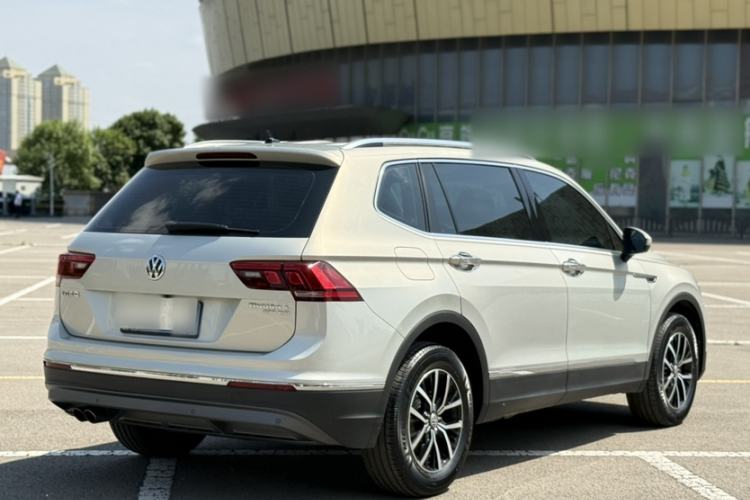 Used Volkswagen Tiguan L 2018 330TSI Automatic Two-Wheel Drive Luxury Edition Exterior 8