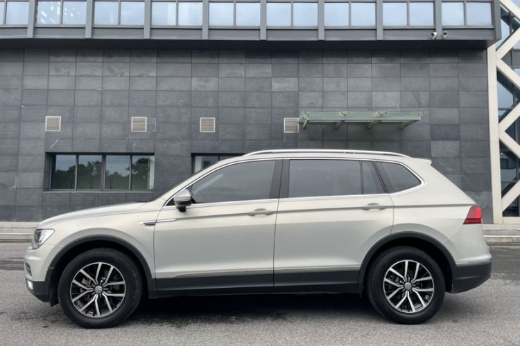 Used Volkswagen Tiguan L 2018 330TSI Automatic Two-Wheel Drive Luxury Edition Exterior 8
