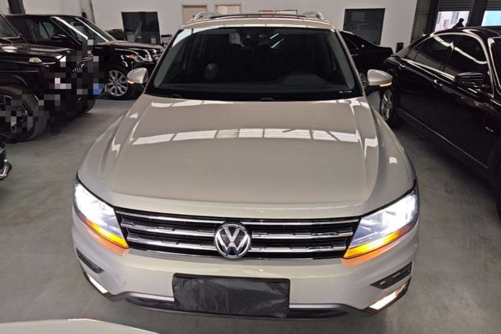 Used Volkswagen Tiguan L 2018 330TSI Automatic Two-Wheel Drive Luxury Edition Front
