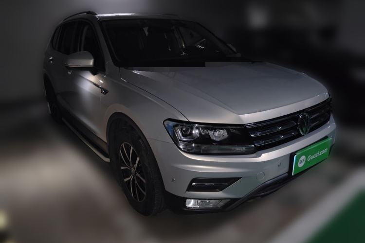 Used Volkswagen Tiguan L 2018 330TSI Automatic Two-Wheel Drive Luxury Edition Front Right 45 Deg