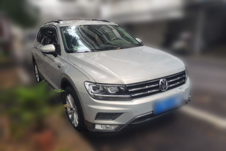 Used Volkswagen Tiguan L 2018 330TSI Automatic Two-Wheel Drive Luxury Edition Front Right 45 Deg