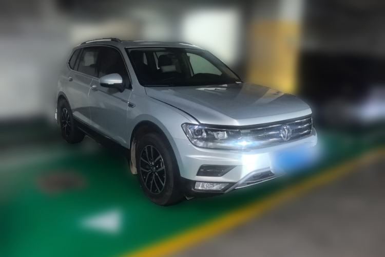 Used Volkswagen Tiguan L 2018 330TSI Automatic Two-Wheel Drive Luxury Edition Front Right 45 Deg