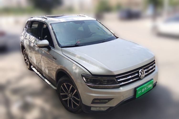 Used Volkswagen Tiguan L 2018 330TSI Automatic Two-Wheel Drive Luxury Edition Front Right 45 Deg