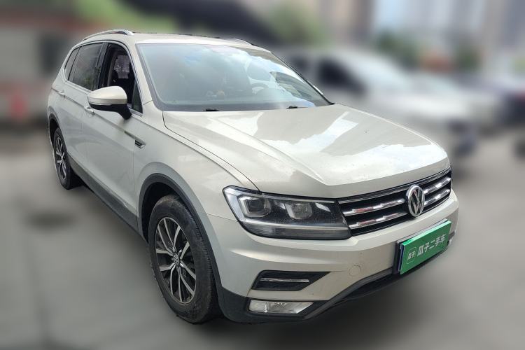 Used Volkswagen Tiguan L 2018 330TSI Automatic Two-Wheel Drive Luxury Edition Front Right 45 Deg