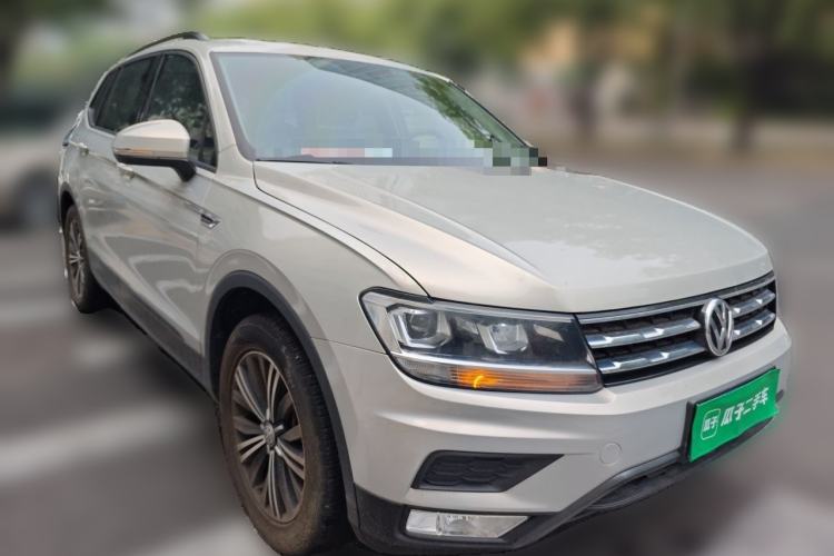 Used Volkswagen Tiguan L 2018 Revised Version 330TSI Automatic Two-Wheel Drive Trendy Edition Front Right 45 Deg