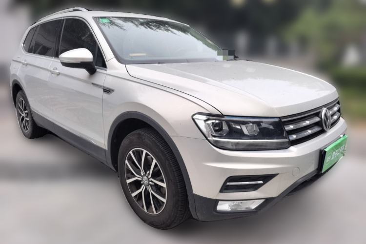 Used Volkswagen Tiguan L 2018 330TSI Automatic Two-Wheel Drive Luxury Edition Front Right 45 Deg