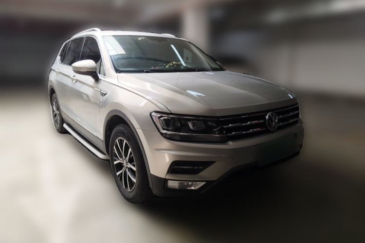 Used Volkswagen Tiguan L 2018 330TSI Automatic Two-Wheel Drive Luxury Edition Front Right 45 Deg