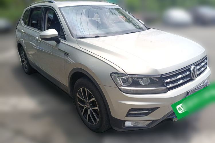 Used Volkswagen Tiguan L 2018 330TSI Automatic Two-Wheel Drive Luxury Edition Front Right 45 Deg