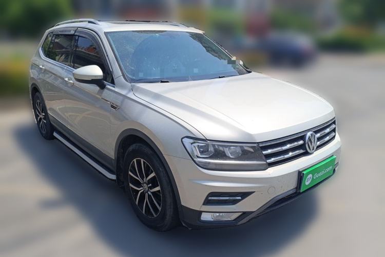Used Volkswagen Tiguan L 2018 330TSI Automatic Two-Wheel Drive Luxury Edition Front Right 45 Deg