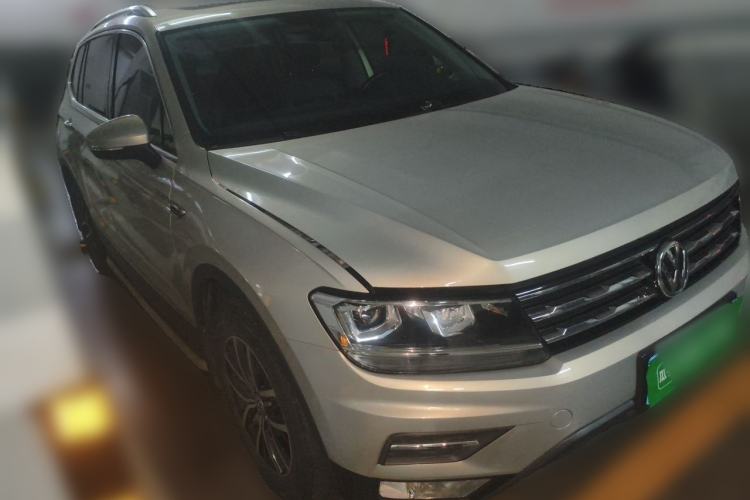 Used Volkswagen Tiguan L 2018 330TSI Automatic Two-Wheel Drive Luxury Edition Front Right 45 Deg