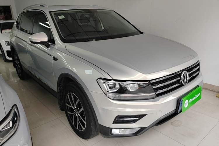 Used Volkswagen Tiguan L 2018 330TSI Automatic Two-Wheel Drive Luxury Edition Front Right 45 Deg