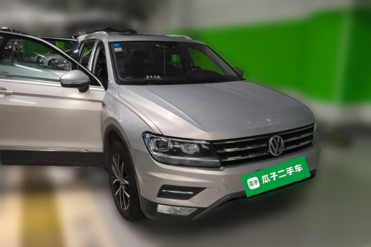Used Volkswagen Tiguan L 2018 330TSI Automatic Two-Wheel Drive Luxury Edition Front Right 45 Deg