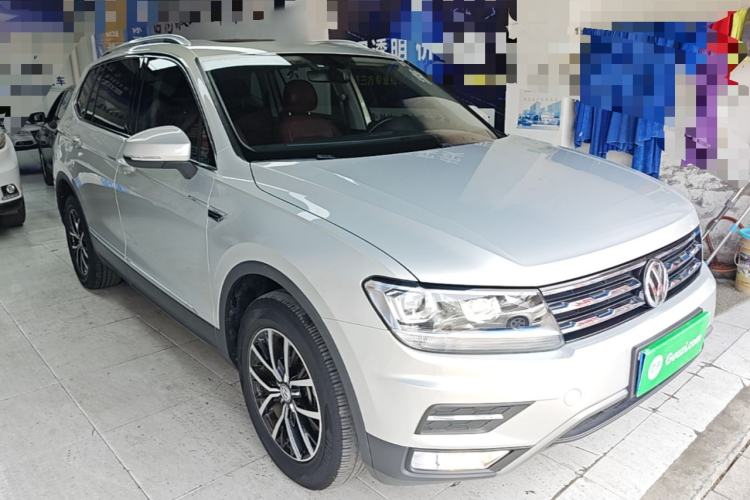 Used Volkswagen Tiguan L 2018 330TSI Automatic Two-Wheel Drive Luxury Edition Front Right 45 Deg