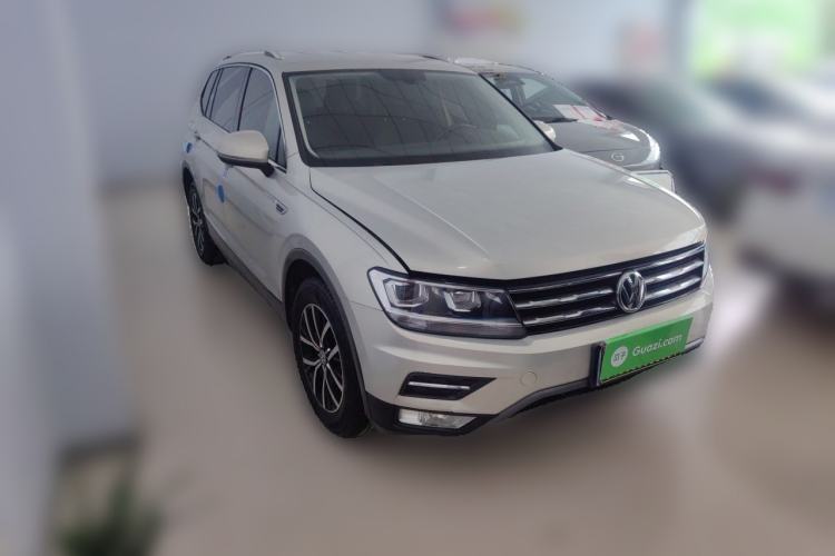 Used Volkswagen Tiguan L 2018 280TSI Automatic Two-Wheel Drive Comfort Edition Front Right 45 Deg