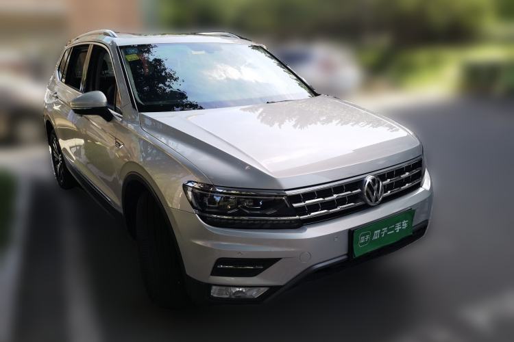 Used Volkswagen Tiguan L 2018 380TSI Automatic All-Wheel Drive Luxury Edition Front Right 45 Deg