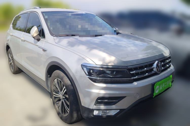 Used Volkswagen Tiguan L 2018 380TSI Automatic All-Wheel Drive Luxury Edition Front Right 45 Deg