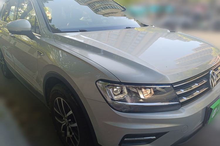 Used Volkswagen Tiguan L 2018 330TSI Automatic Two-Wheel Drive Luxury Edition Front Right 45 Deg