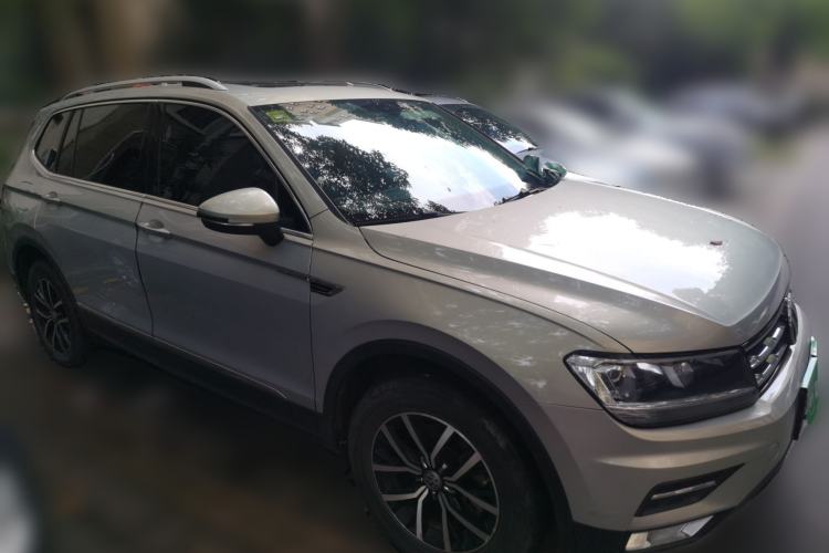 Used Volkswagen Tiguan L 2018 Facelift 330TSI Automatic Two-Wheel Drive Luxury Edition Front Right 45 Deg