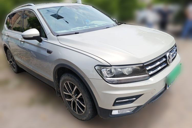Used Volkswagen Tiguan L 2018 330TSI Automatic Two-Wheel Drive Comfort Edition Front Right 45 Deg