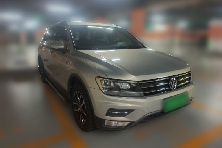 Used Volkswagen Tiguan L 2018 330TSI Automatic Two-Wheel Drive Luxury Edition Front Right 45 Deg