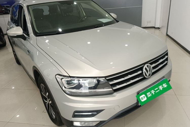 Used Volkswagen Tiguan L 2018 330TSI Automatic Two-Wheel Drive Luxury Edition Front Right 45 Deg