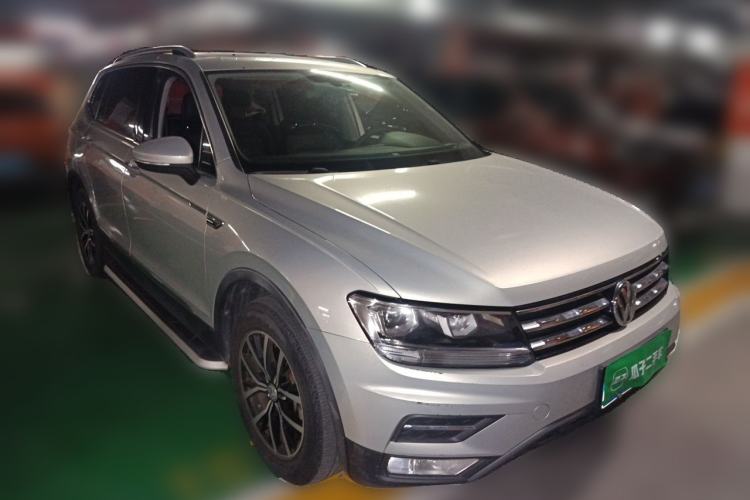 Used Volkswagen Tiguan L 2018 330TSI Automatic Two-Wheel Drive Luxury Edition Front Right 45 Deg