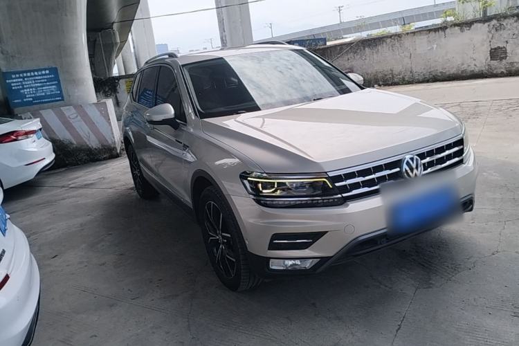 Used Volkswagen Tiguan L 2018 330TSI Automatic Two-Wheel Drive Flagship Edition Front Right 45 Deg