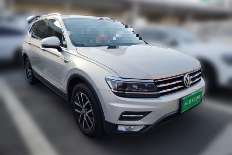 Used Volkswagen Tiguan L 2018 Facelift 330TSI Automatic Two-Wheel Drive Luxury Edition Front Right 45 Deg
