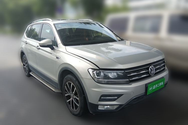 Used Volkswagen Tiguan L 2018 Facelift 330TSI Automatic Two-Wheel Drive Luxury Edition Front Right 45 Deg