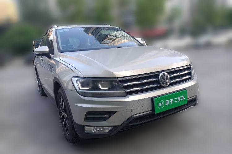 Used Volkswagen Tiguan L 2018 330TSI Automatic Two-Wheel Drive Luxury Edition Front Right 45 Deg