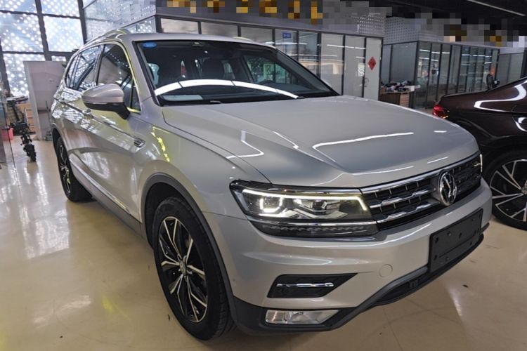 Used Volkswagen Tiguan L 2018 330TSI Automatic Two-Wheel Drive Flagship Edition Front Right 45 Deg