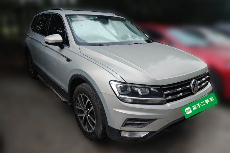 Used Volkswagen Tiguan L 2018 330TSI Automatic Two-Wheel Drive Luxury Edition Front Right 45 Deg