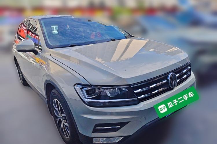 Used Volkswagen Tiguan L 2018 330TSI Automatic Two-Wheel Drive Comfort Edition Front Right 45 Deg
