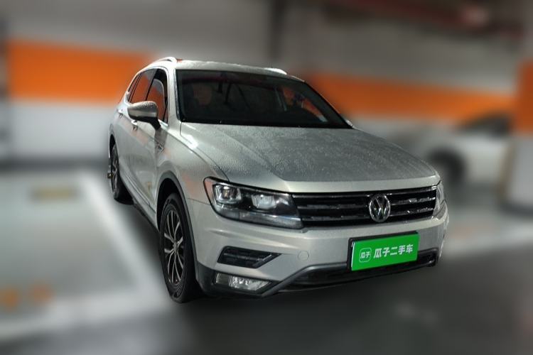 Used Volkswagen Tiguan L 2018 330TSI Automatic Two-Wheel Drive Comfort Edition Front Right 45 Deg