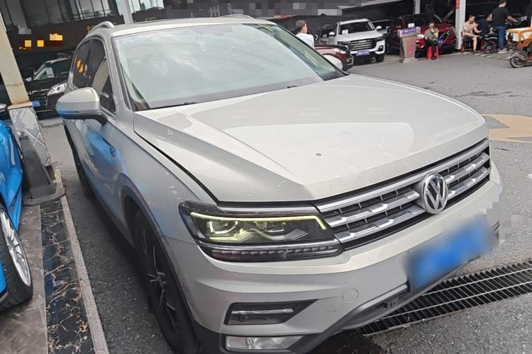 Used Volkswagen Tiguan L 2018 330TSI Automatic Two-Wheel Drive Flagship Edition Front Right 45 Deg