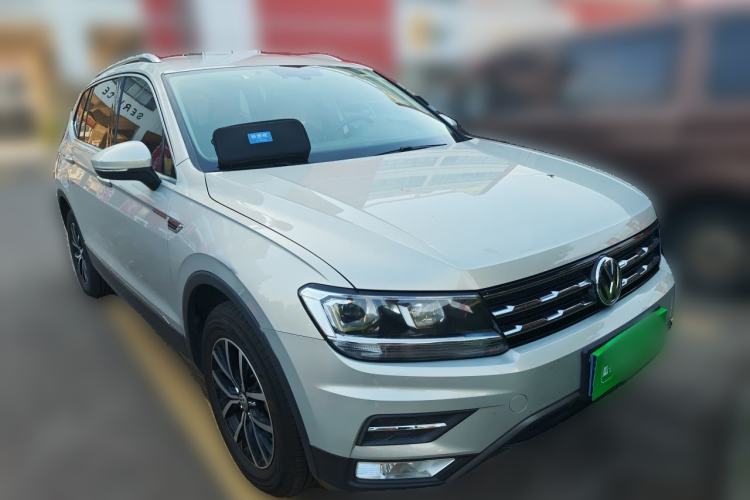 Used Volkswagen Tiguan L 2018 330TSI Automatic Two-Wheel Drive Comfort Edition Front Right 45 Deg