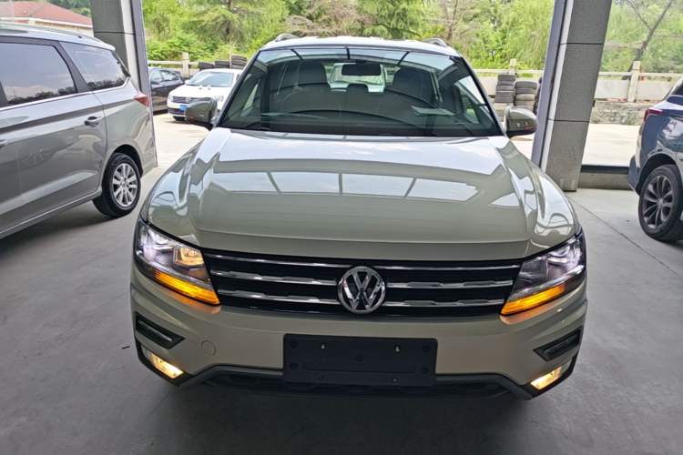 Used Volkswagen Tiguan L 2018 Revised Version 330TSI Automatic Two-Wheel Drive Comfort Edition Front