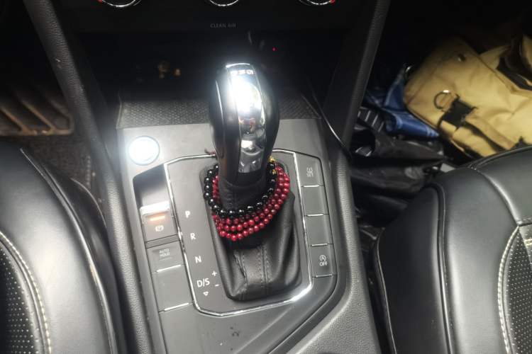 Used Volkswagen Tiguan L 2018 330TSI Automatic Two-Wheel Drive Luxury Edition Gear Lever
