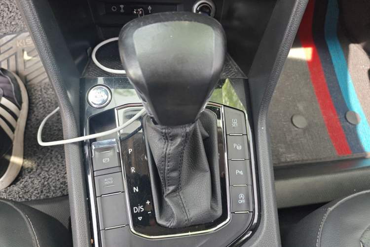 Used Volkswagen Tiguan L 2018 Revised 330TSI Automatic Two-Wheel Drive Flagship Edition Gear Lever