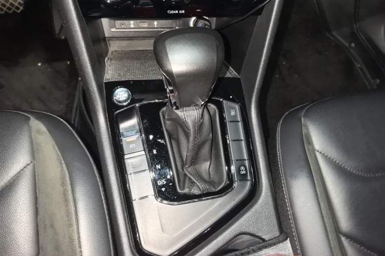 Used Volkswagen Tiguan L 2018 330TSI Automatic Two-Wheel Drive Luxury Edition Gear Lever