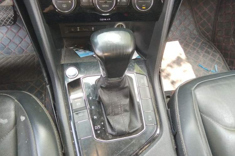 Used Volkswagen Tiguan L 2018 330TSI Automatic Two-Wheel Drive Luxury Edition Gear Lever
